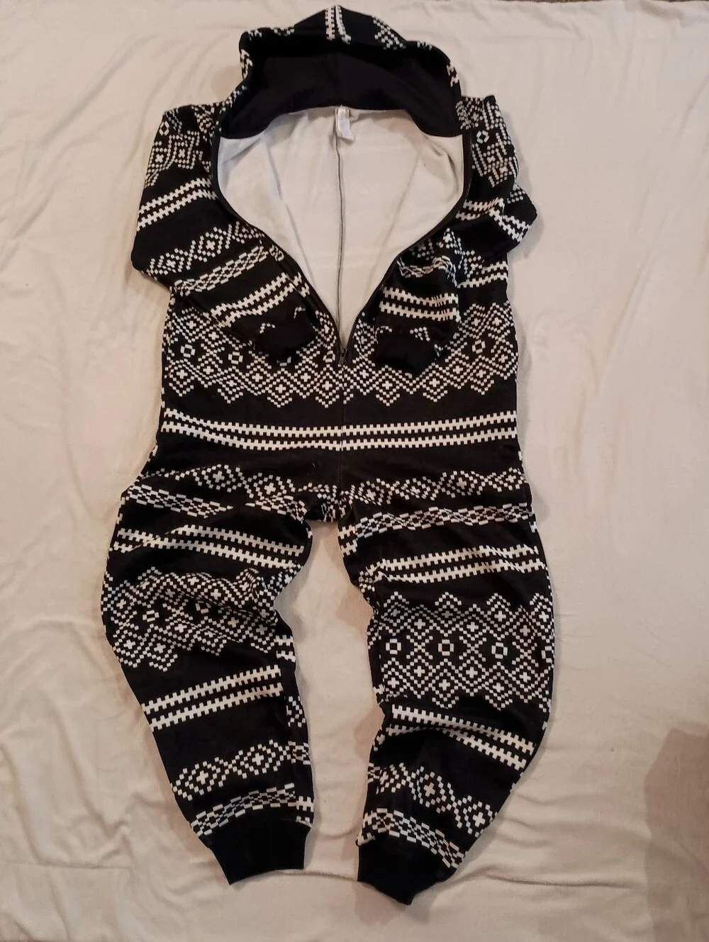 NWOT Fabletics Cozy Fleece Hooded Onesie – Black Nordic Fairisle Size XL